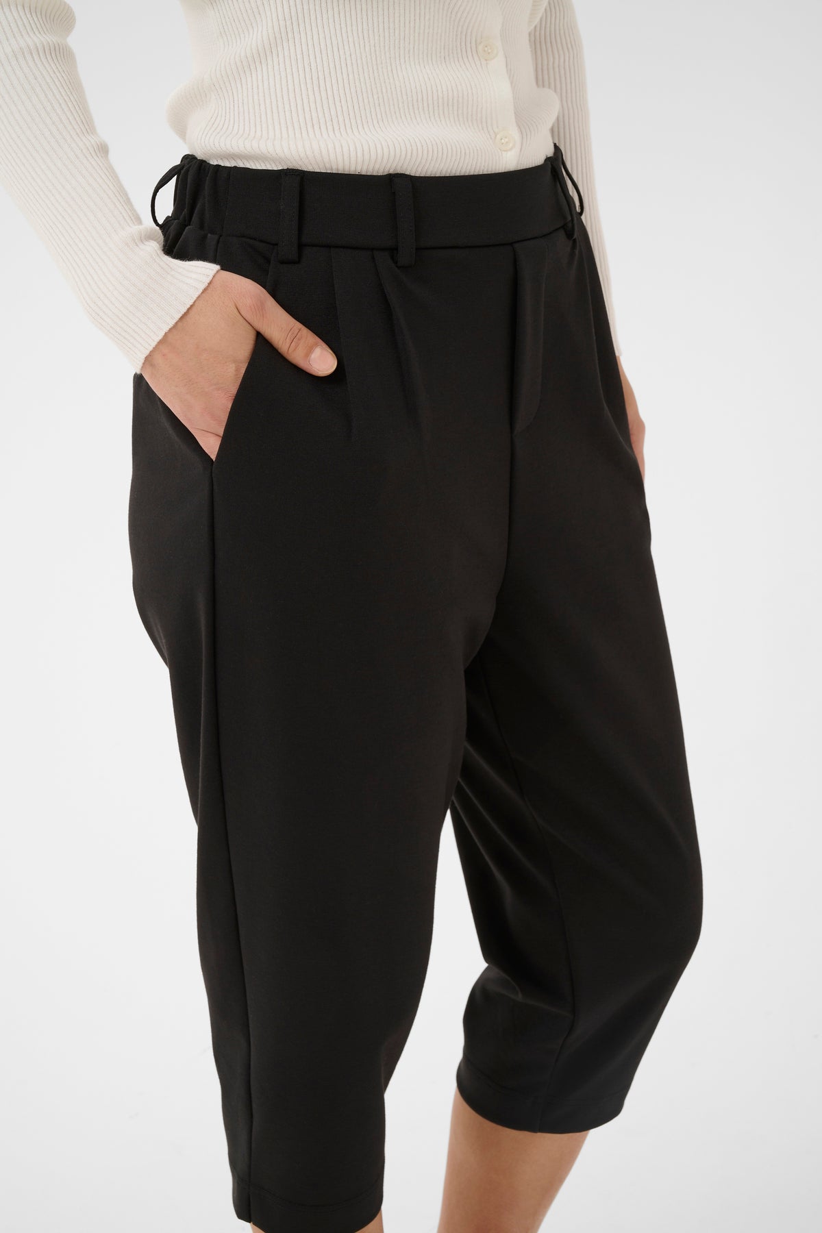 Capri Jenny Black Deep