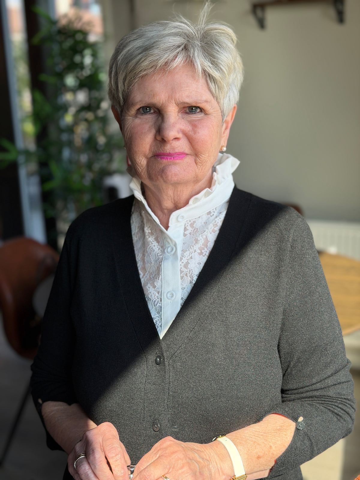 Skjortekrage m/blonder Hvit